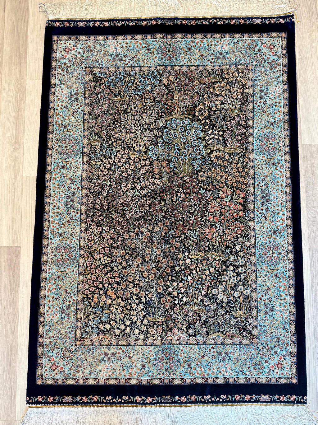Luxury Persian Bamboo Silk Rug 100x150 cm – Robot-Woven & Hand-Knotted Edges
