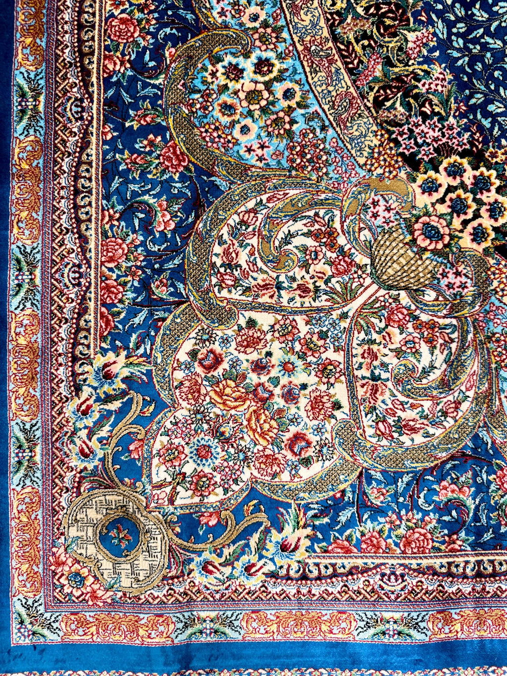 Luxury Persian Bamboo Silk Rug 120x180 cm – Robot-Woven & Hand-Knotted Edges