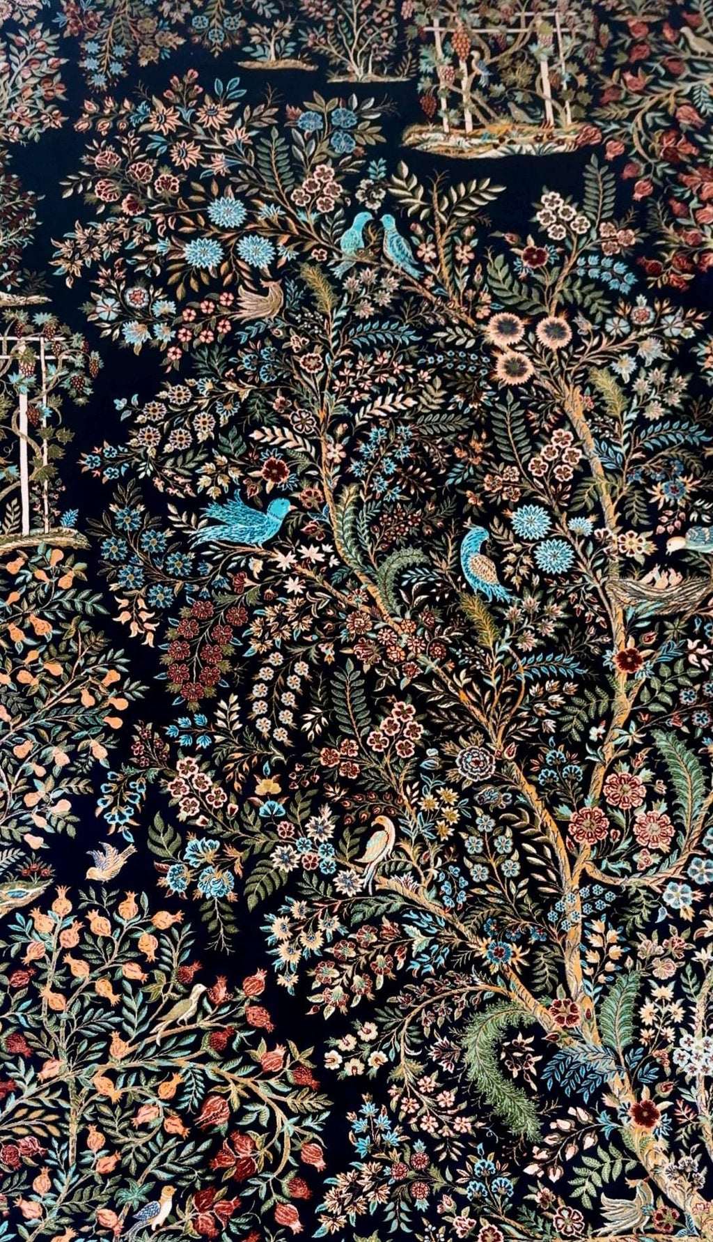 Luxury Persian Bamboo Silk Rug 150x230 cm – Robot-Woven & Hand-Knotted Edges