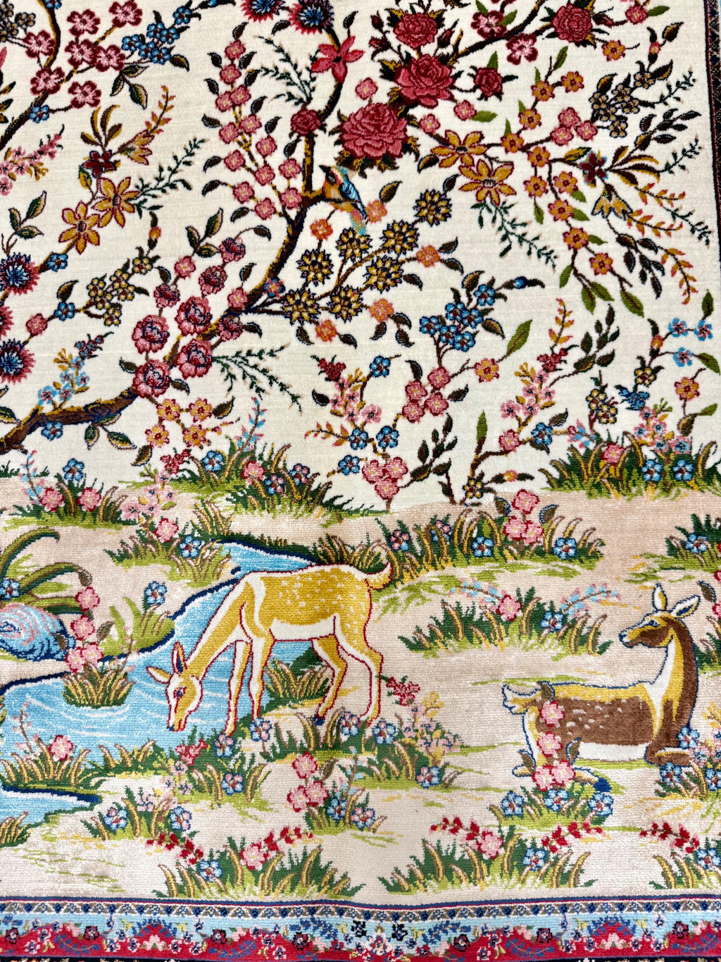 Luxury Persian Bamboo Silk Rug 120x180 cm – Robot-Woven & Hand-Knotted Edges