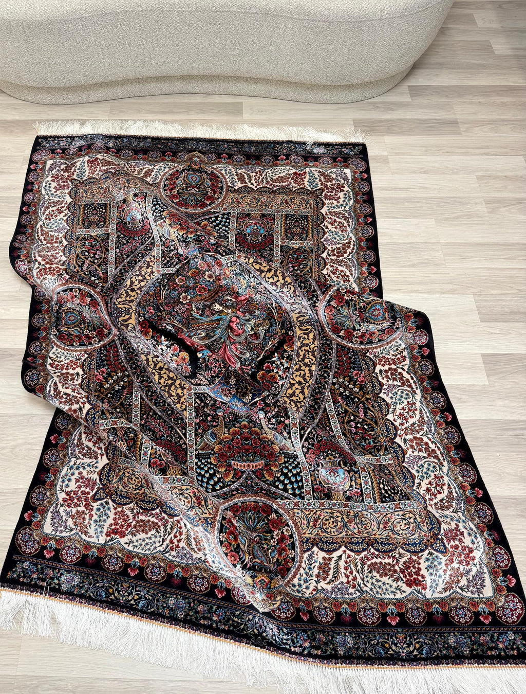 Luxury Persian Bamboo Silk Rug 120x180 cm – Robot-Woven & Hand-Knotted Edges