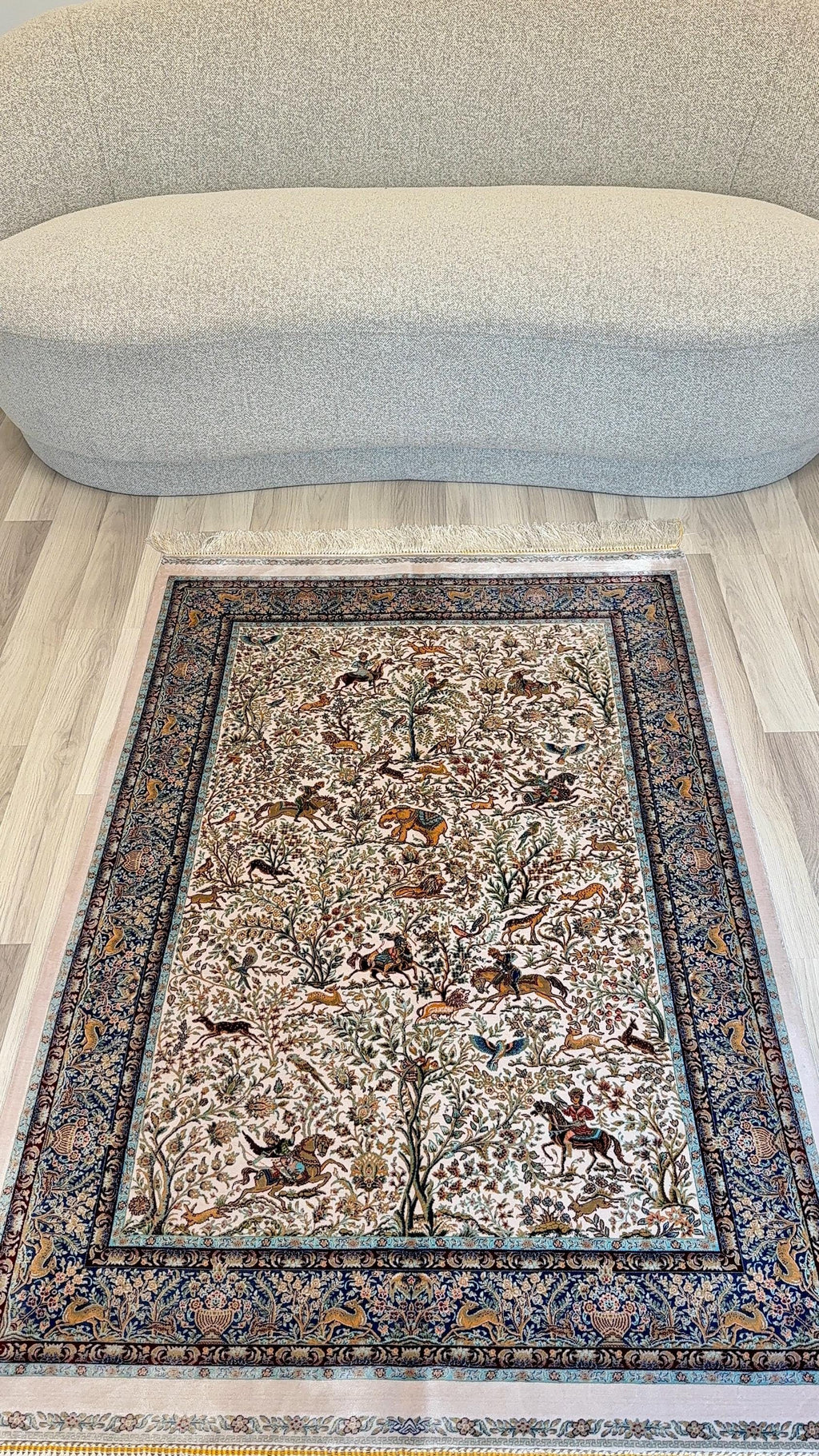 Luxury Persian Bamboo Silk Rug 100x150 cm – Robot-Woven & Hand-Knotted Edges