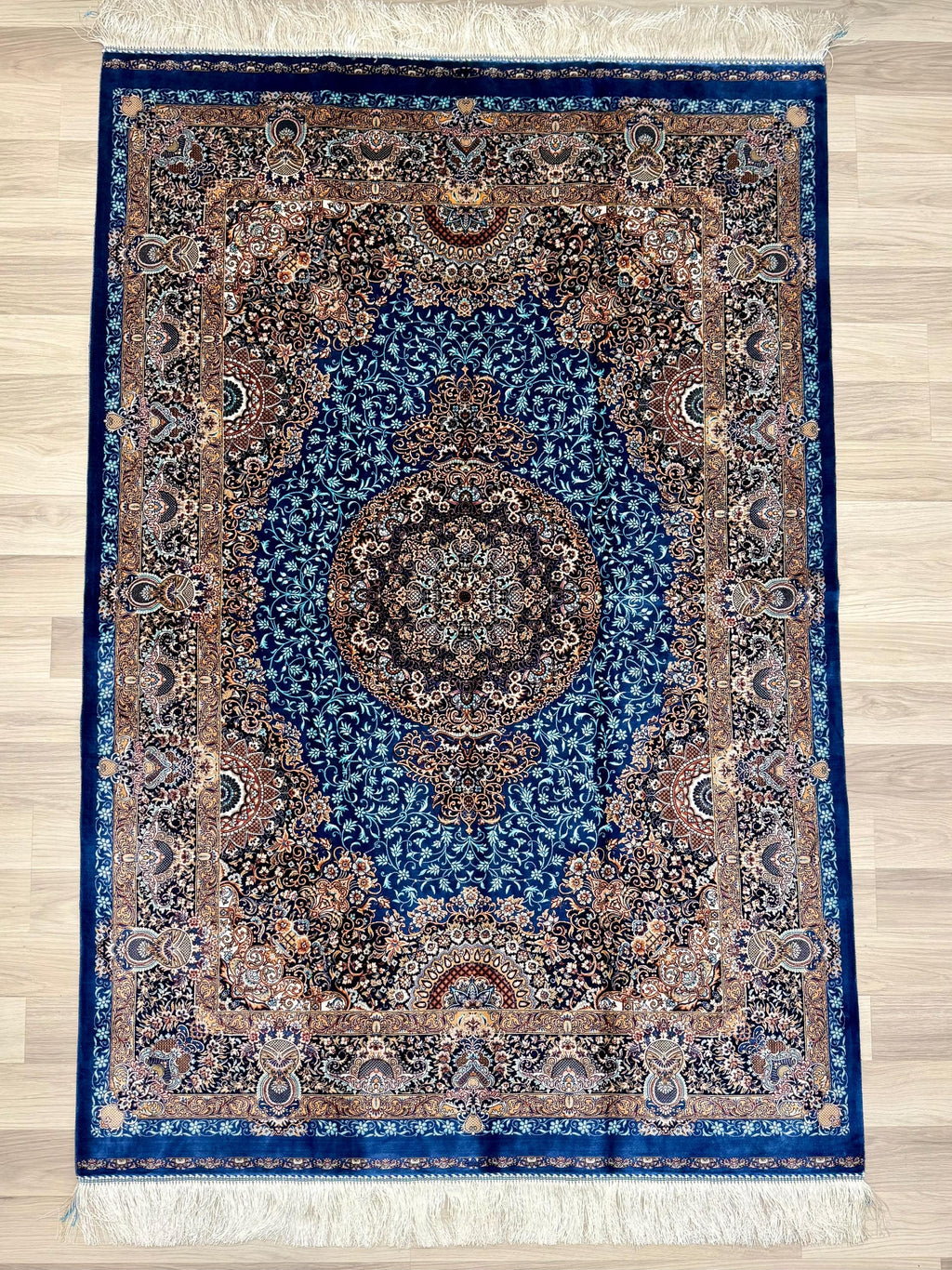 Luxury Persian Bamboo Silk Rug 120x180 cm – Robot-Woven & Hand-Knotted Edges