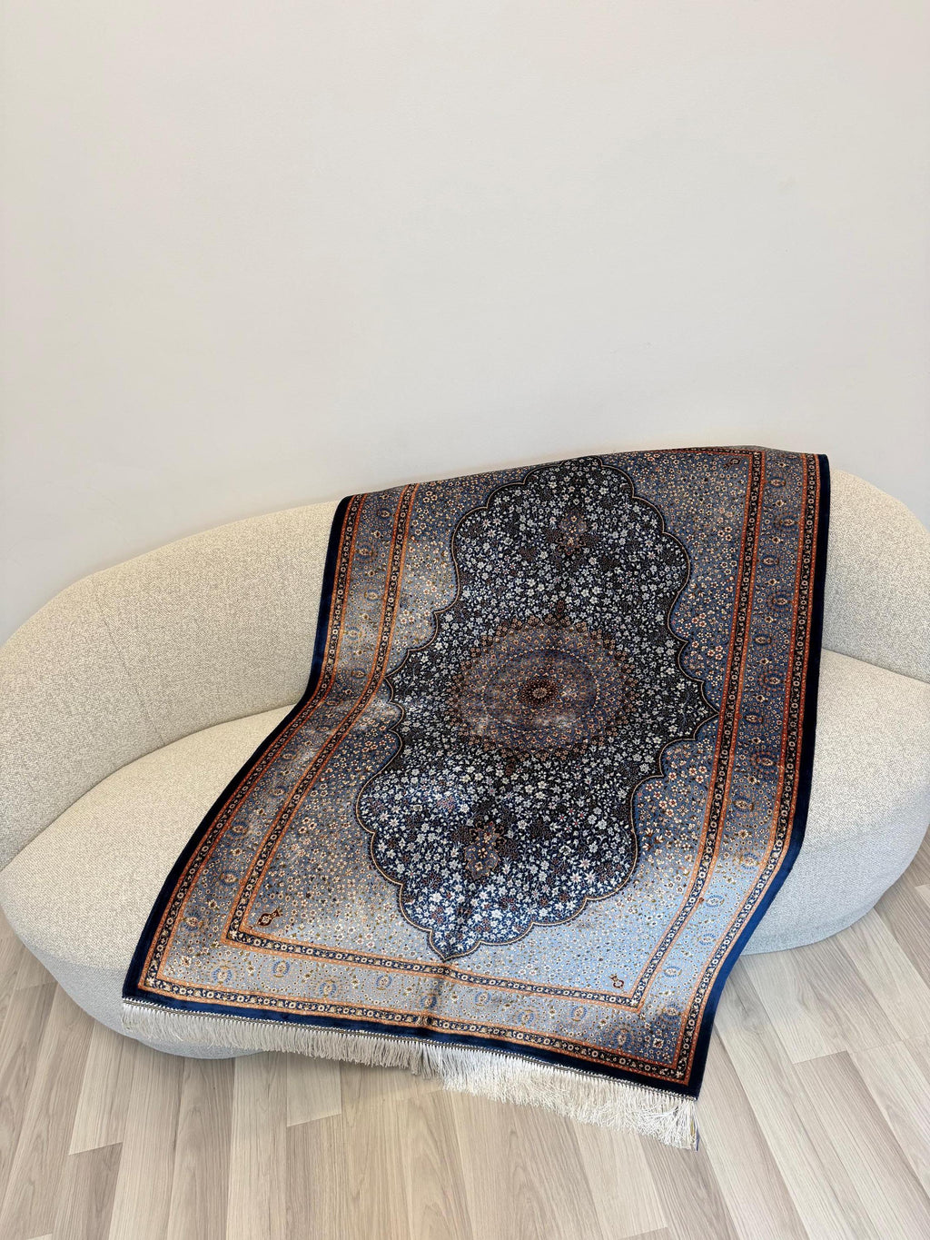 Luxury Persian Bamboo Silk Rug 100x150 cm – Robot-Woven & Hand-Knotted Edges