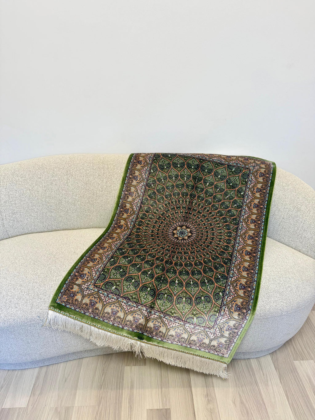 Luxury Persian Bamboo Silk Rug 80x120 cm – Robot-Woven & Hand-Knotted Edges