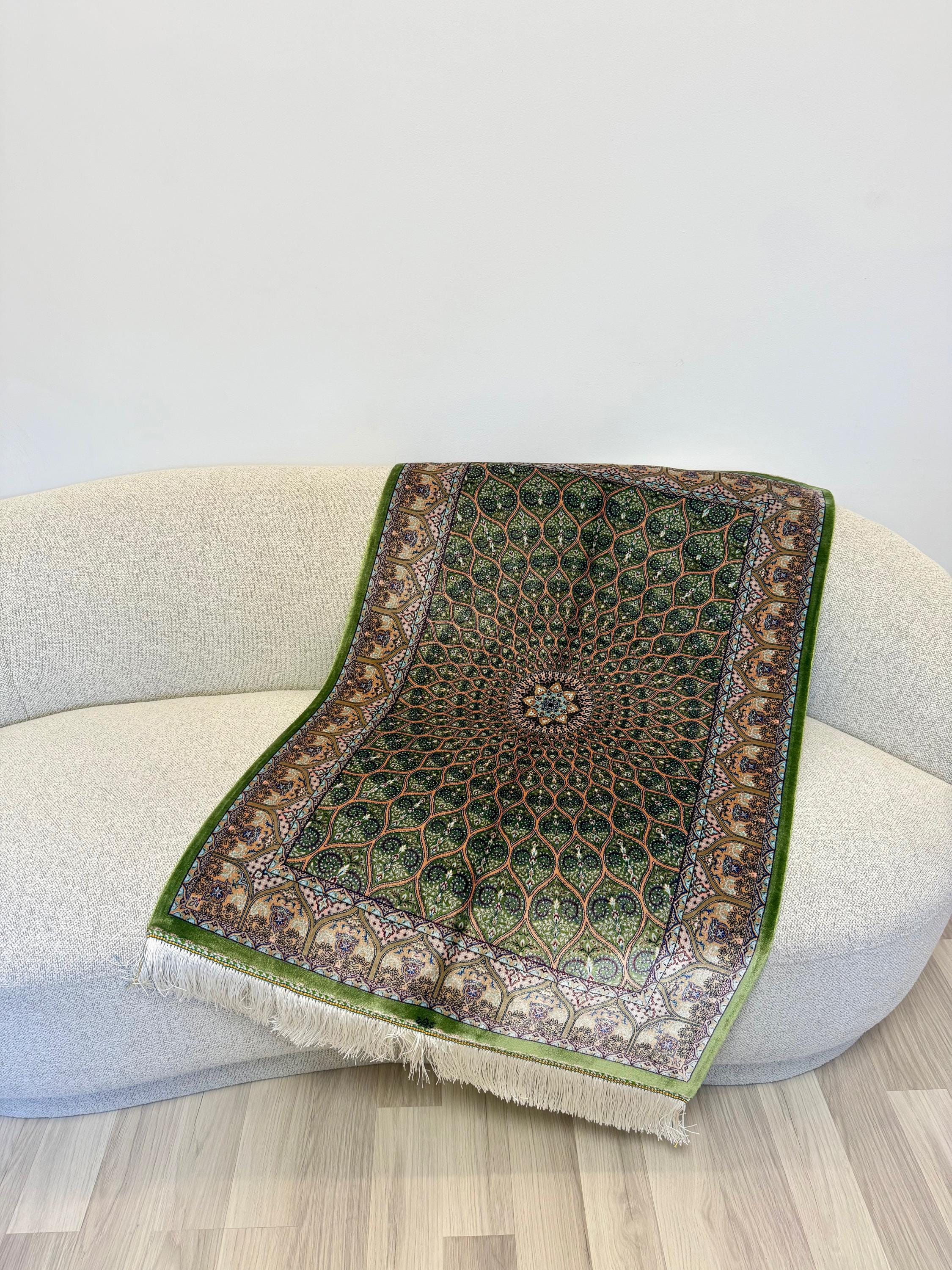 Luxury Persian Bamboo Silk Rug 80x120 cm – Robot-Woven & Hand-Knotted Edges