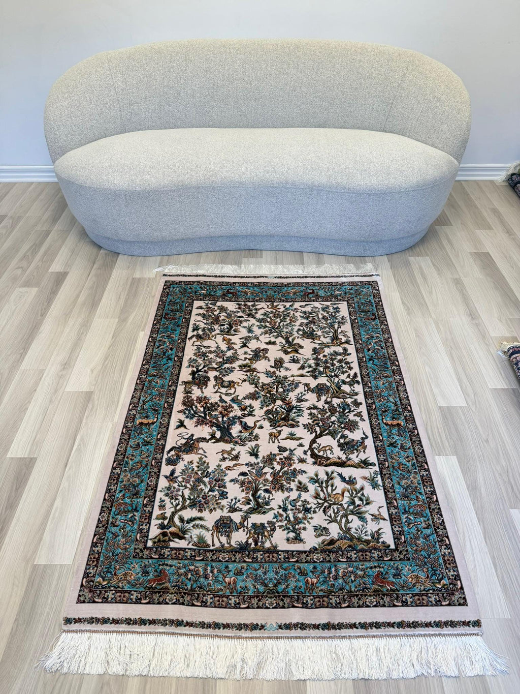 Luxury Persian Bamboo Silk Rug 100x150 cm – Robot-Woven & Hand-Knotted Edges