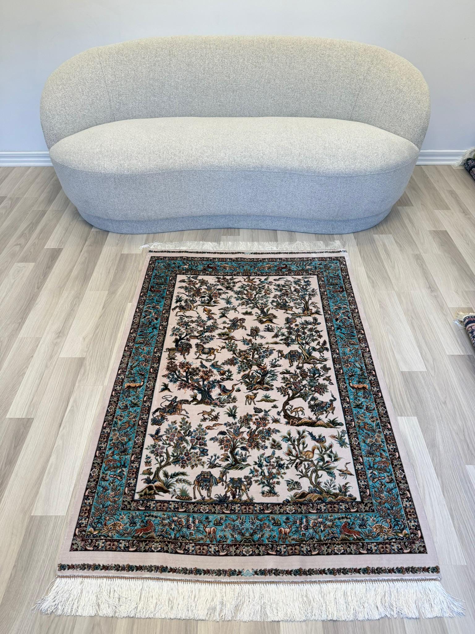 Luxury Persian Bamboo Silk Rug 100x150 cm – Robot-Woven & Hand-Knotted Edges