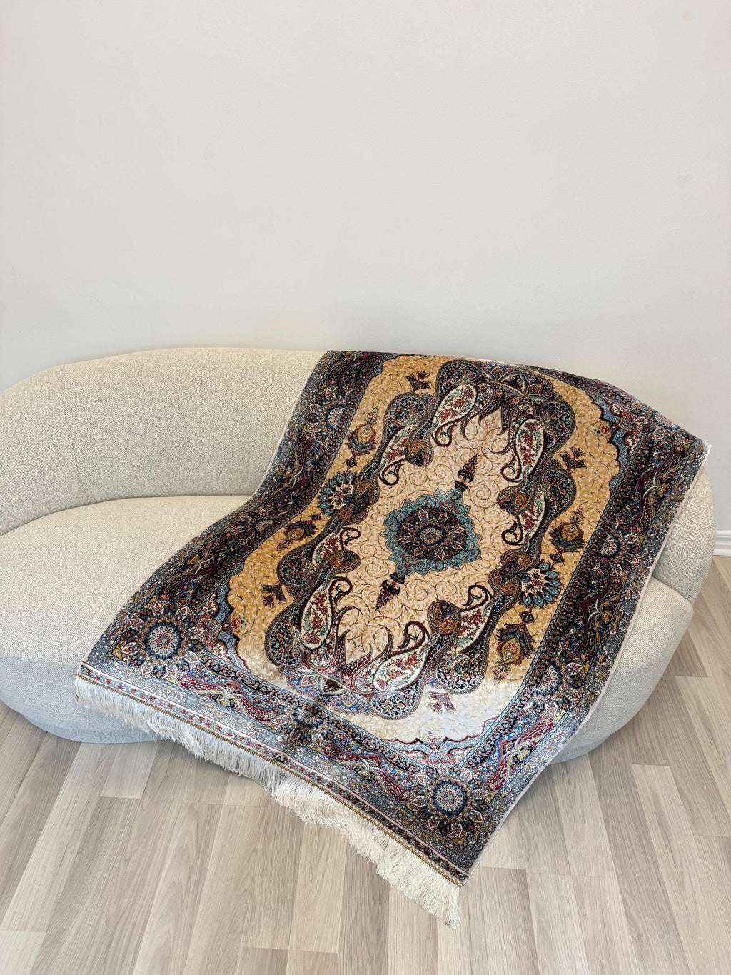 Luxury Persian Bamboo Silk Rug 100x150 cm – Robot-Woven & Hand-Knotted Edges