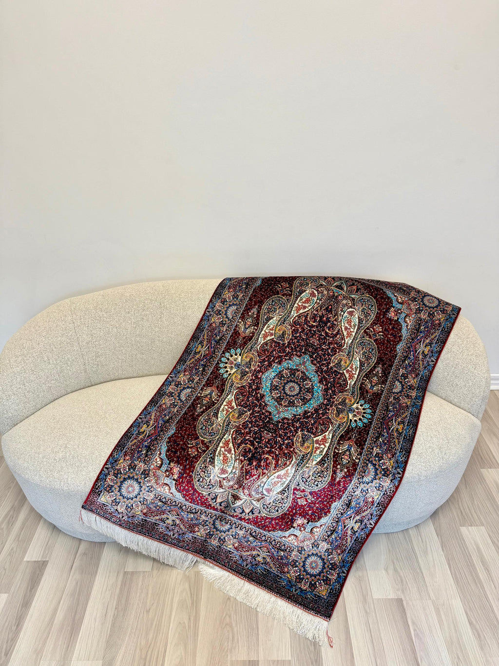 Luxury Persian Bamboo Silk Rug 100x150 cm – Robot-Woven & Hand-Knotted Edges