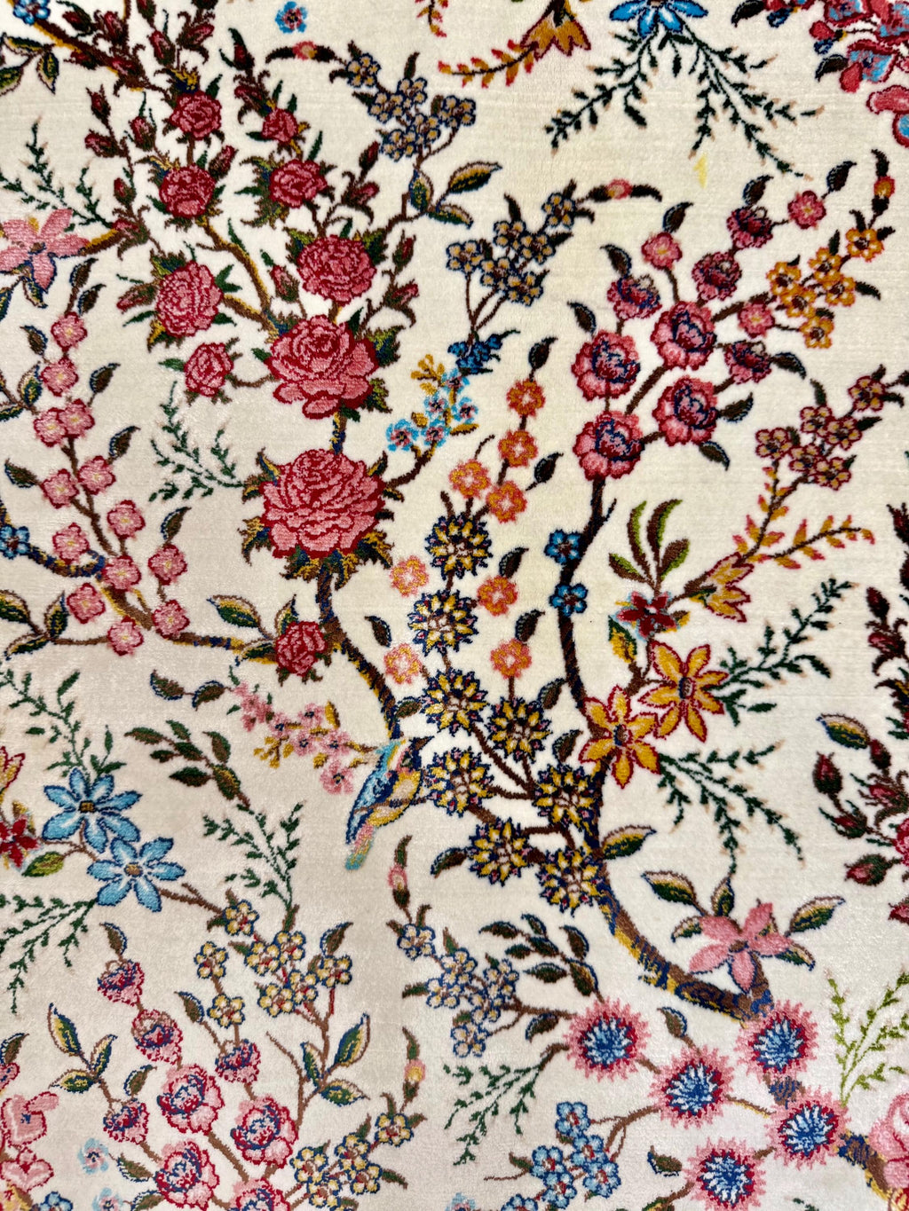 Luxury Persian Bamboo Silk Rug 120x180 cm – Robot-Woven & Hand-Knotted Edges