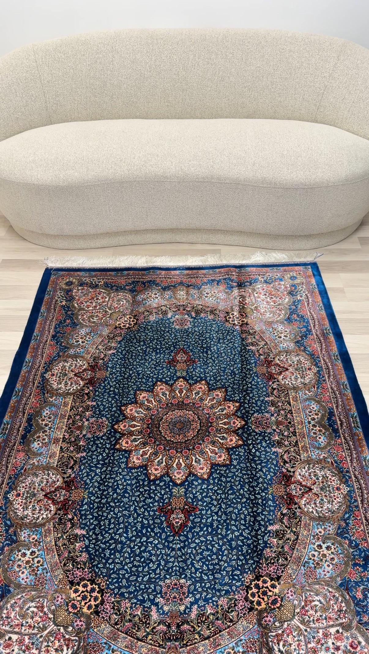 Luxury Persian Bamboo Silk Rug 120x180 cm – Robot-Woven & Hand-Knotted Edges