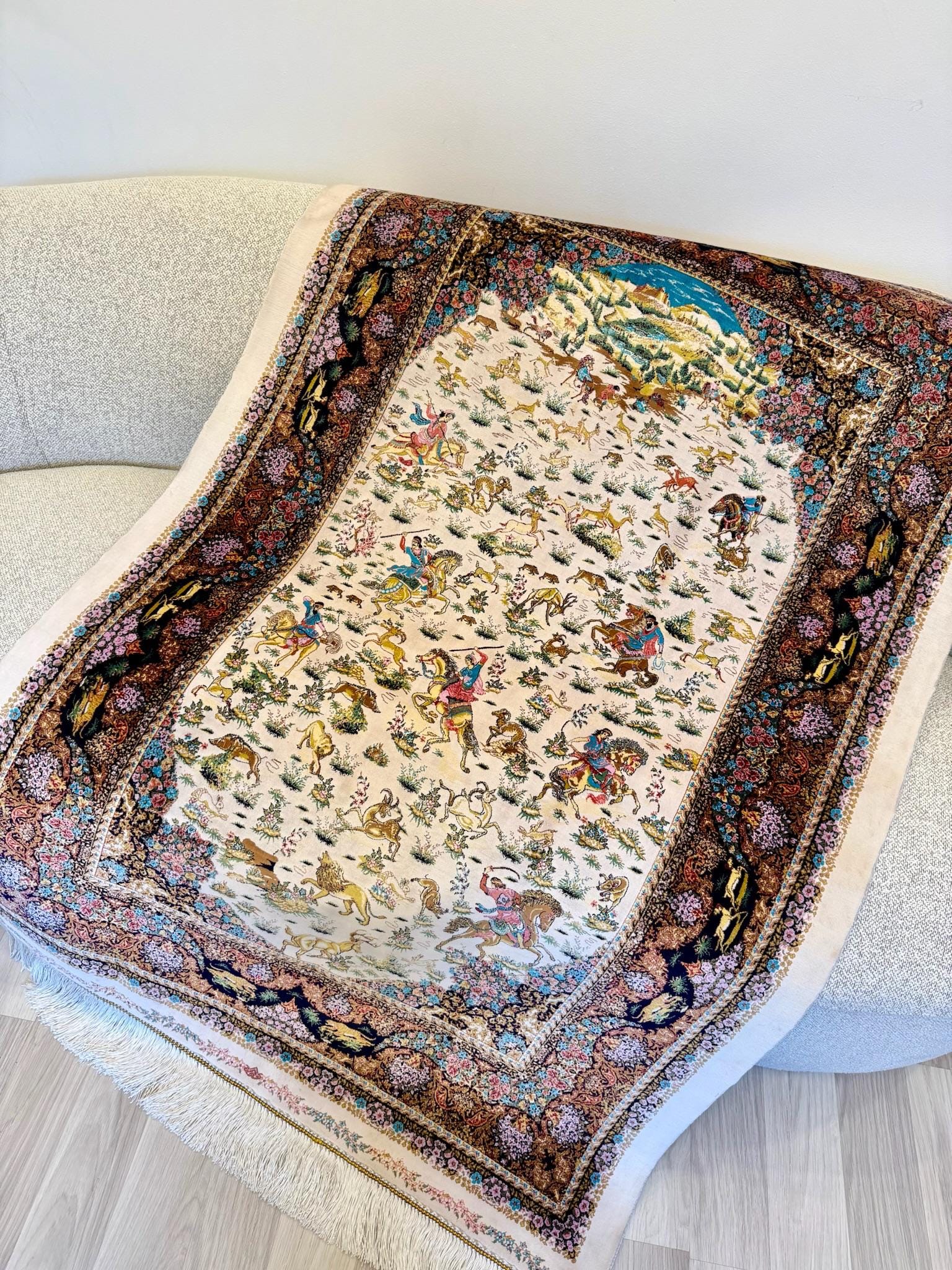 Luxury Persian Bamboo Silk Rug 100x150 cm – Robot-Woven & Hand-Knotted Edges