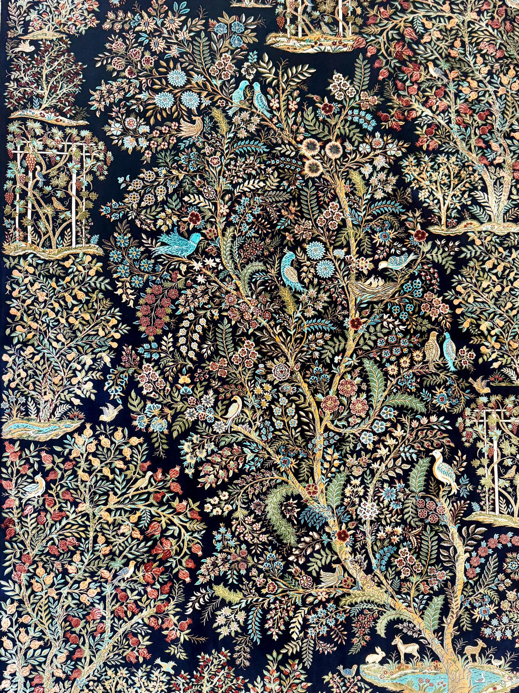 Luxury Persian Bamboo Silk Rug 150x230 cm – Robot-Woven & Hand-Knotted Edges