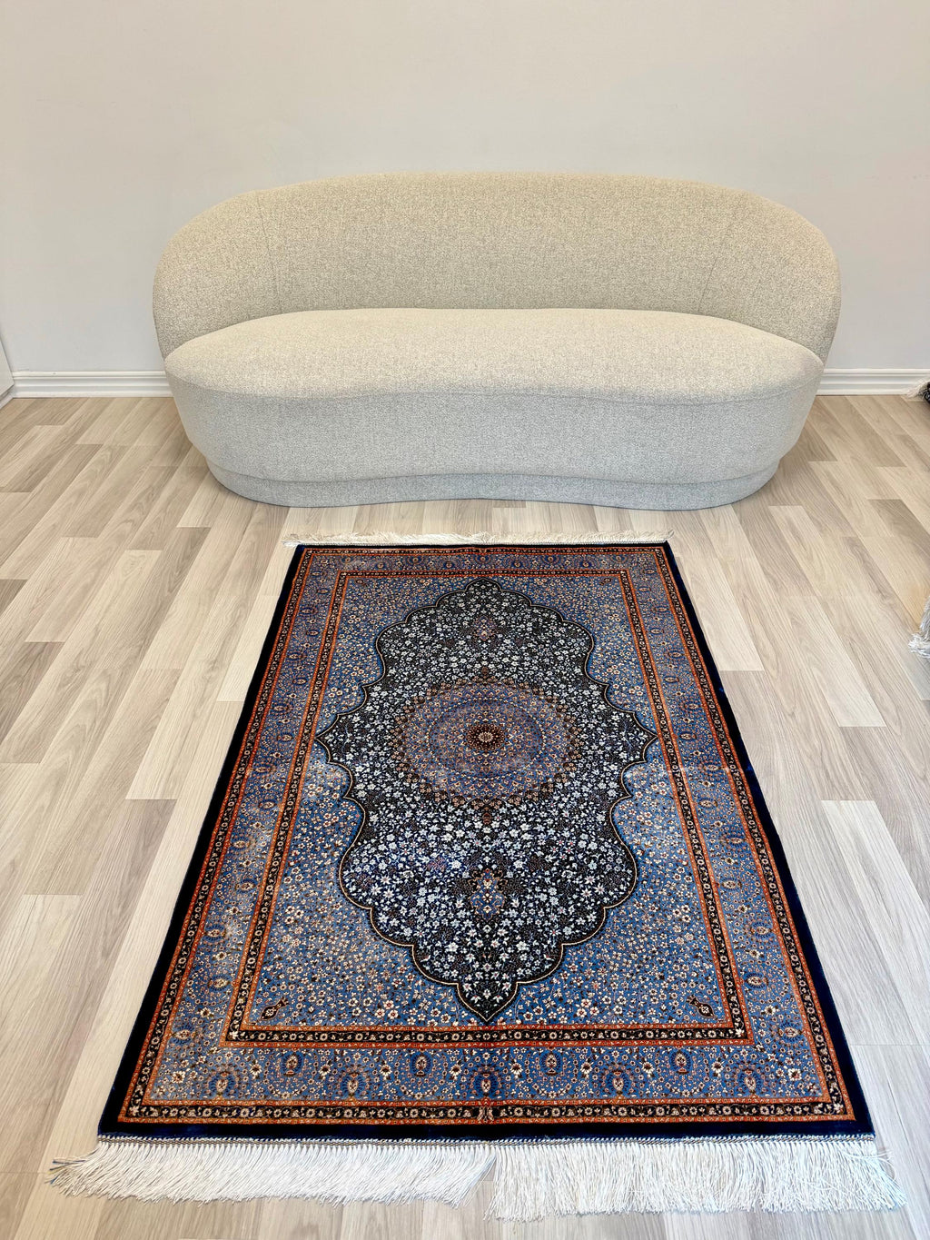 Luxury Persian Bamboo Silk Rug 100x150 cm – Robot-Woven & Hand-Knotted Edges
