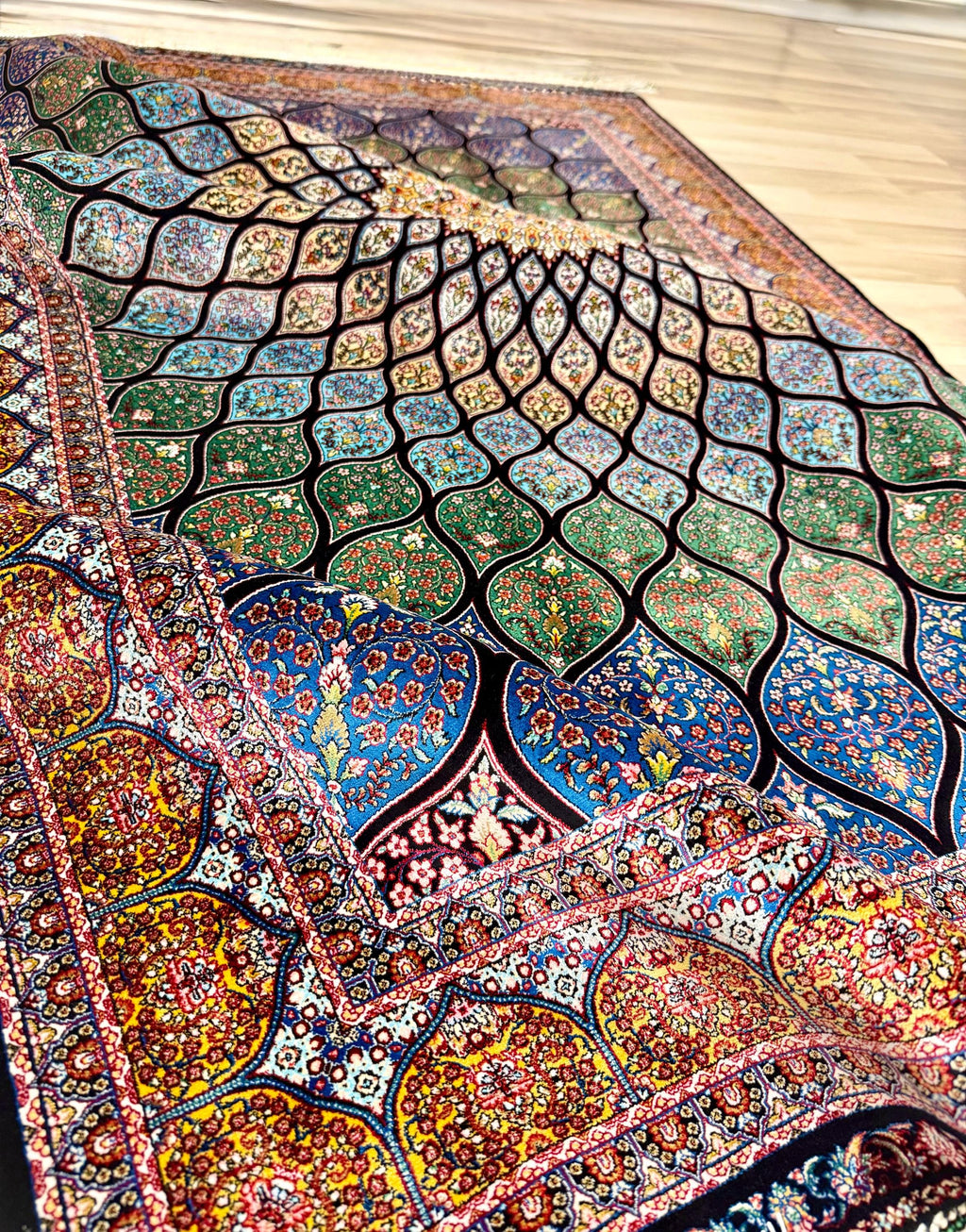 Luxury Persian Bamboo Silk Rug 120x180 cm – Robot-Woven & Hand-Knotted Edges