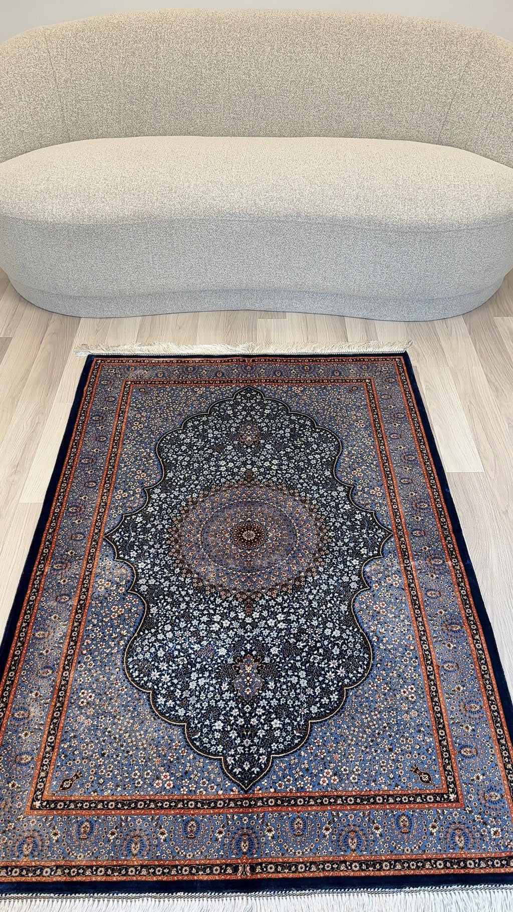 Luxury Persian Bamboo Silk Rug 100x150 cm – Robot-Woven & Hand-Knotted Edges
