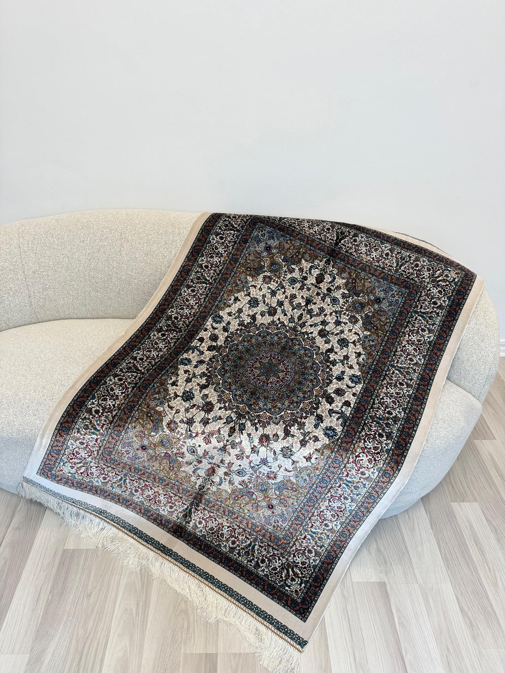 Luxury Persian Bamboo Silk Rug 100x150 cm – Robot-Woven & Hand-Knotted Edges