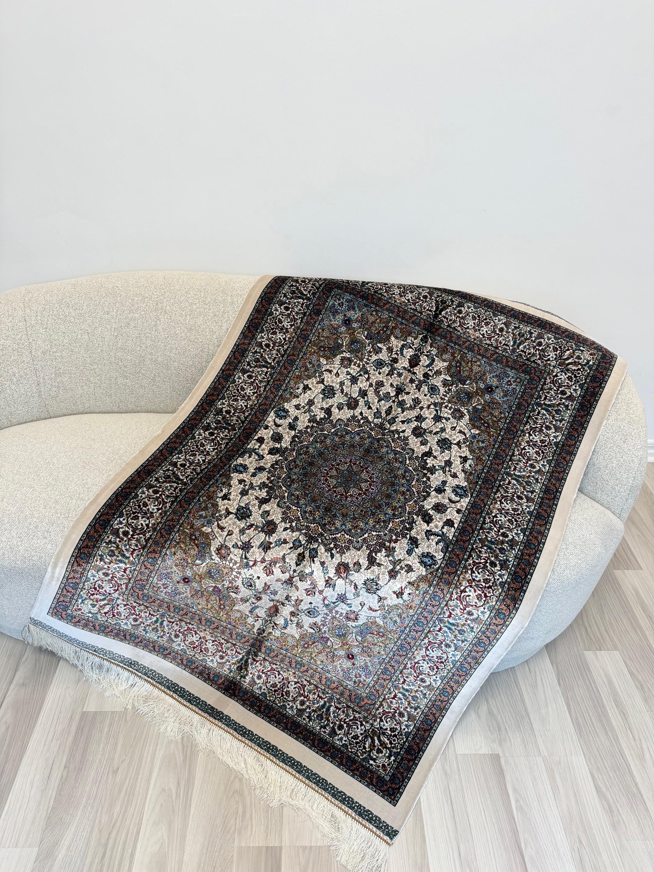 Luxury Persian Bamboo Silk Rug 100x150 cm – Robot-Woven & Hand-Knotted Edges