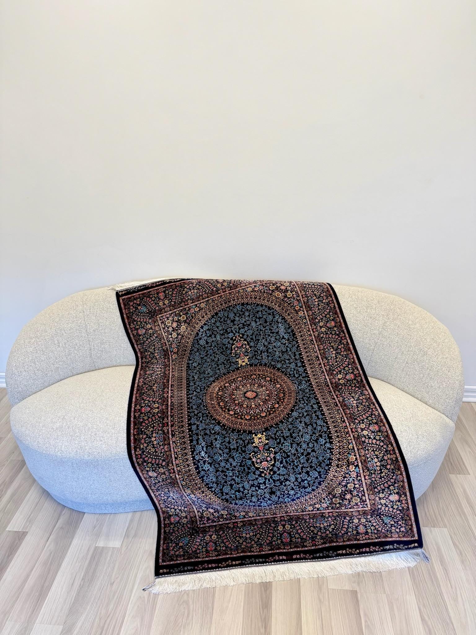 Luxury Persian Bamboo Silk Rug 100x150 cm – Robot-Woven & Hand-Knotted Edges