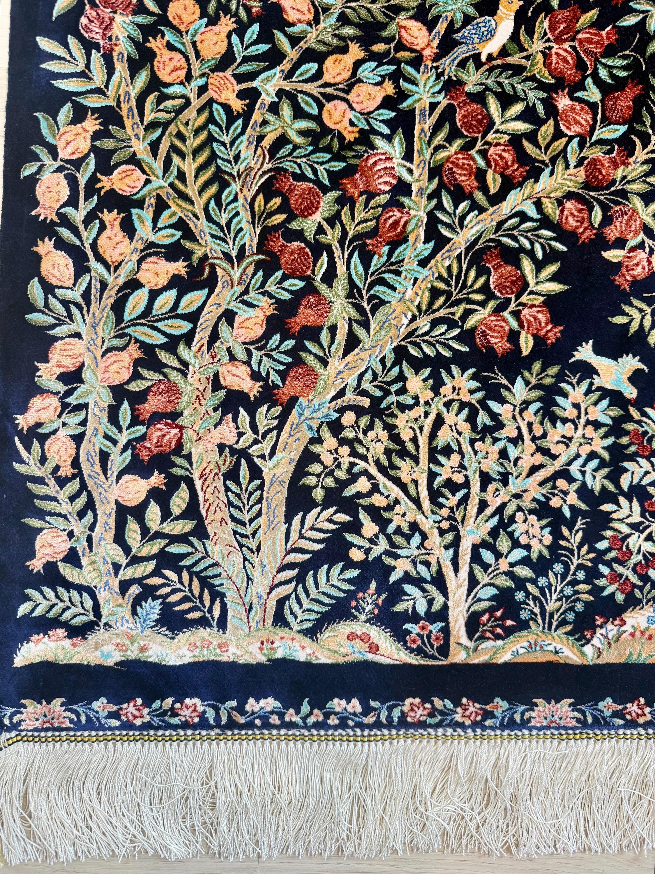 Luxury Persian Bamboo Silk Rug 150x230 cm – Robot-Woven & Hand-Knotted Edges