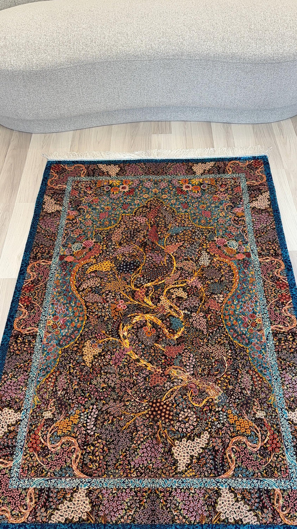 Luxury Persian Bamboo Silk Rug 100x150 cm – Robot-Woven & Hand-Knotted Edges