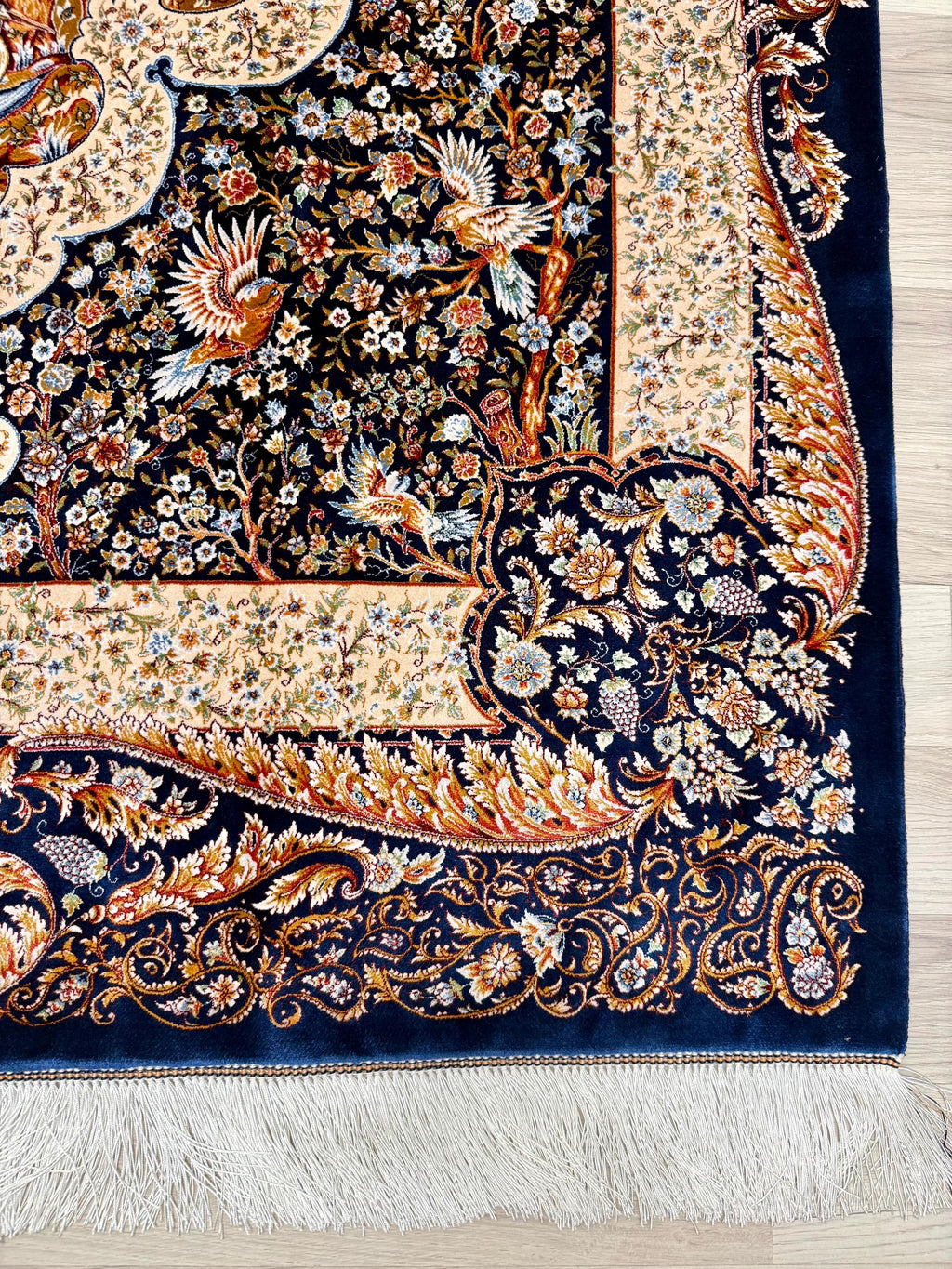 Luxury Persian Bamboo Silk Rug 120x180 cm – Robot-Woven & Hand-Knotted Edges