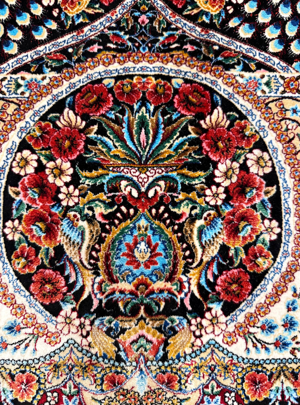 Luxury Persian Bamboo Silk Rug 120x180 cm – Robot-Woven & Hand-Knotted Edges