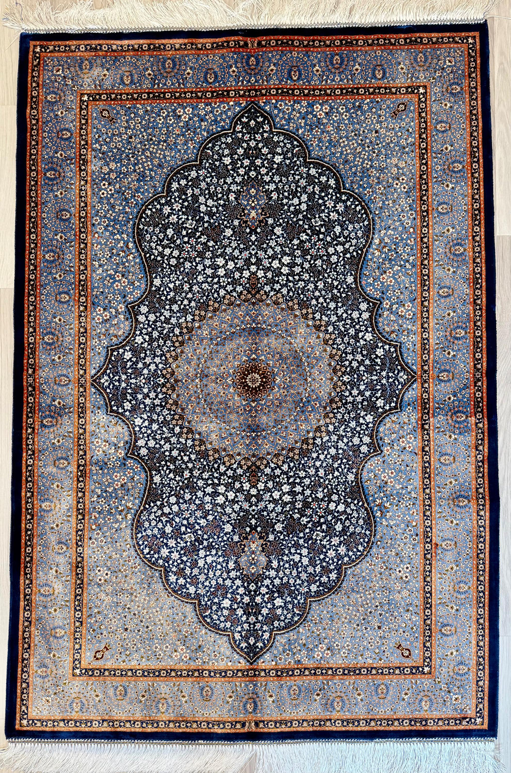 Luxury Persian Bamboo Silk Rug 100x150 cm – Robot-Woven & Hand-Knotted Edges