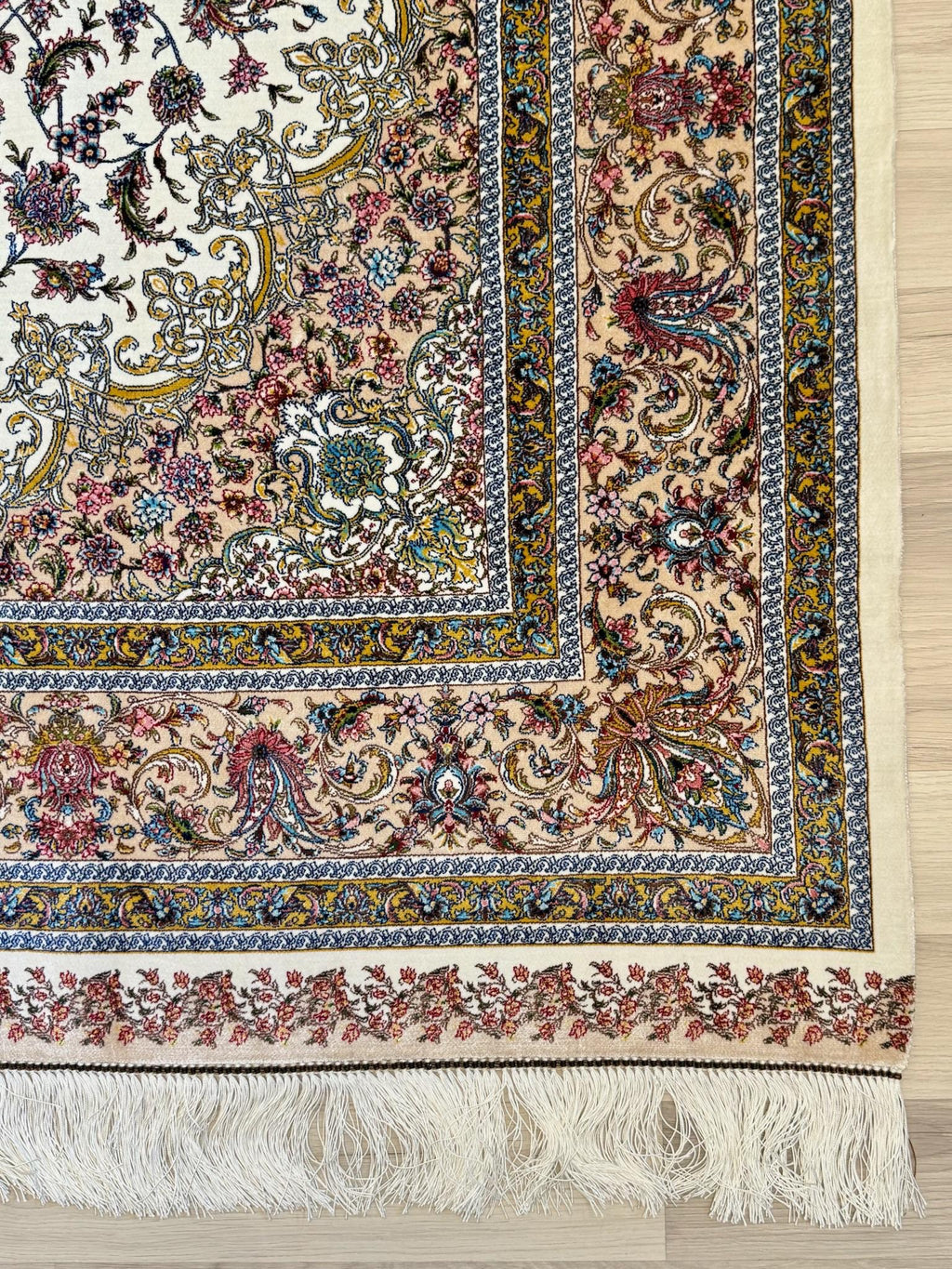 Luxury Persian Bamboo Silk Rug 150x225 cm – Robot-Woven & Hand-Knotted Edges