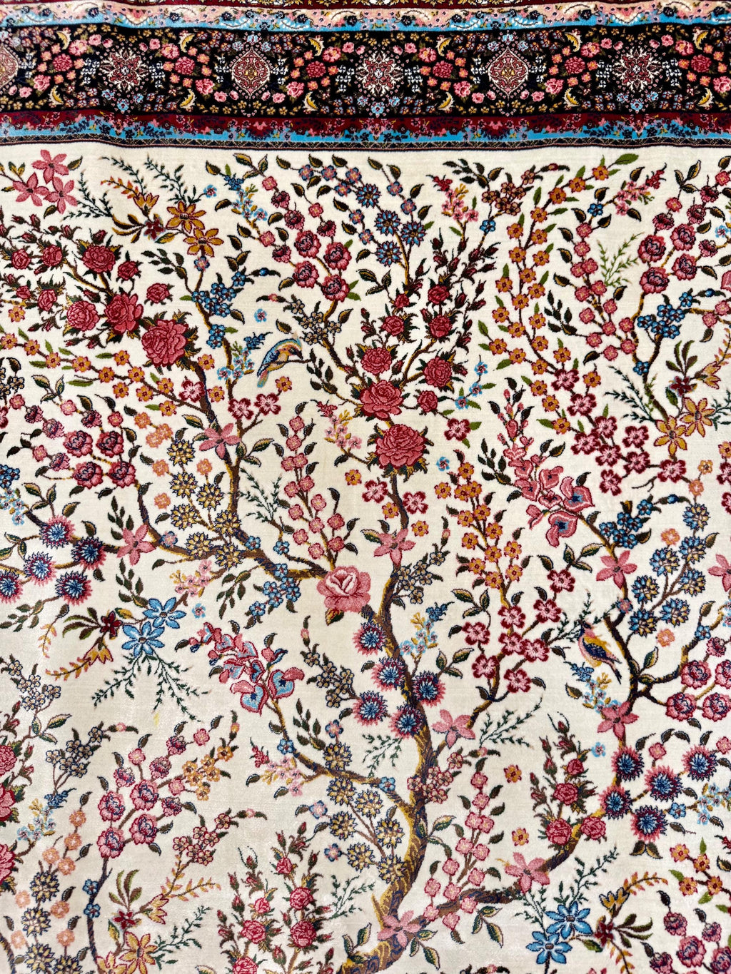 Luxury Persian Bamboo Silk Rug 120x180 cm – Robot-Woven & Hand-Knotted Edges