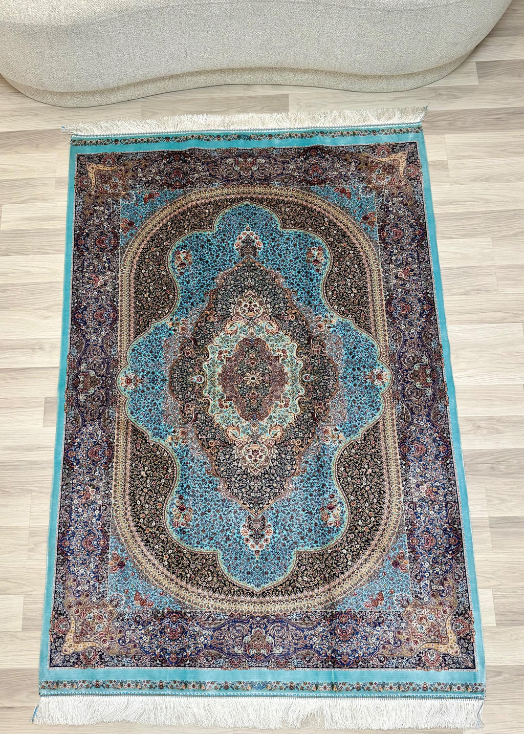 Luxury Persian Bamboo Silk Rug 120x180 cm – Robot-Woven & Hand-Knotted Edges