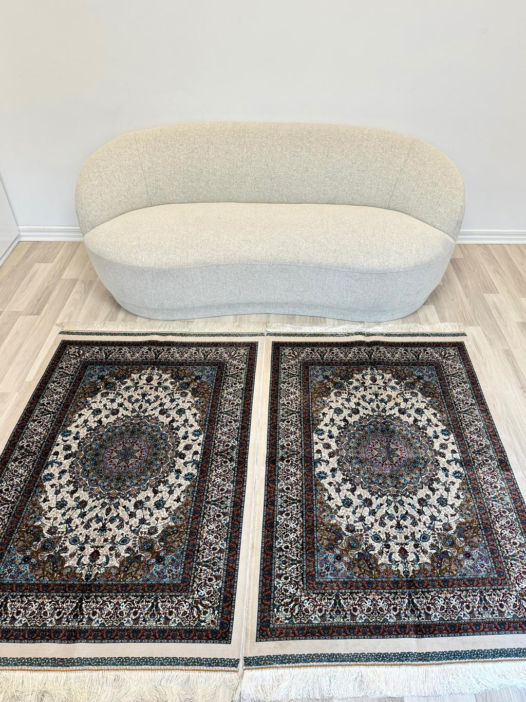 Luxury Persian Bamboo Silk Rug 100x150 cm – Robot-Woven & Hand-Knotted Edges