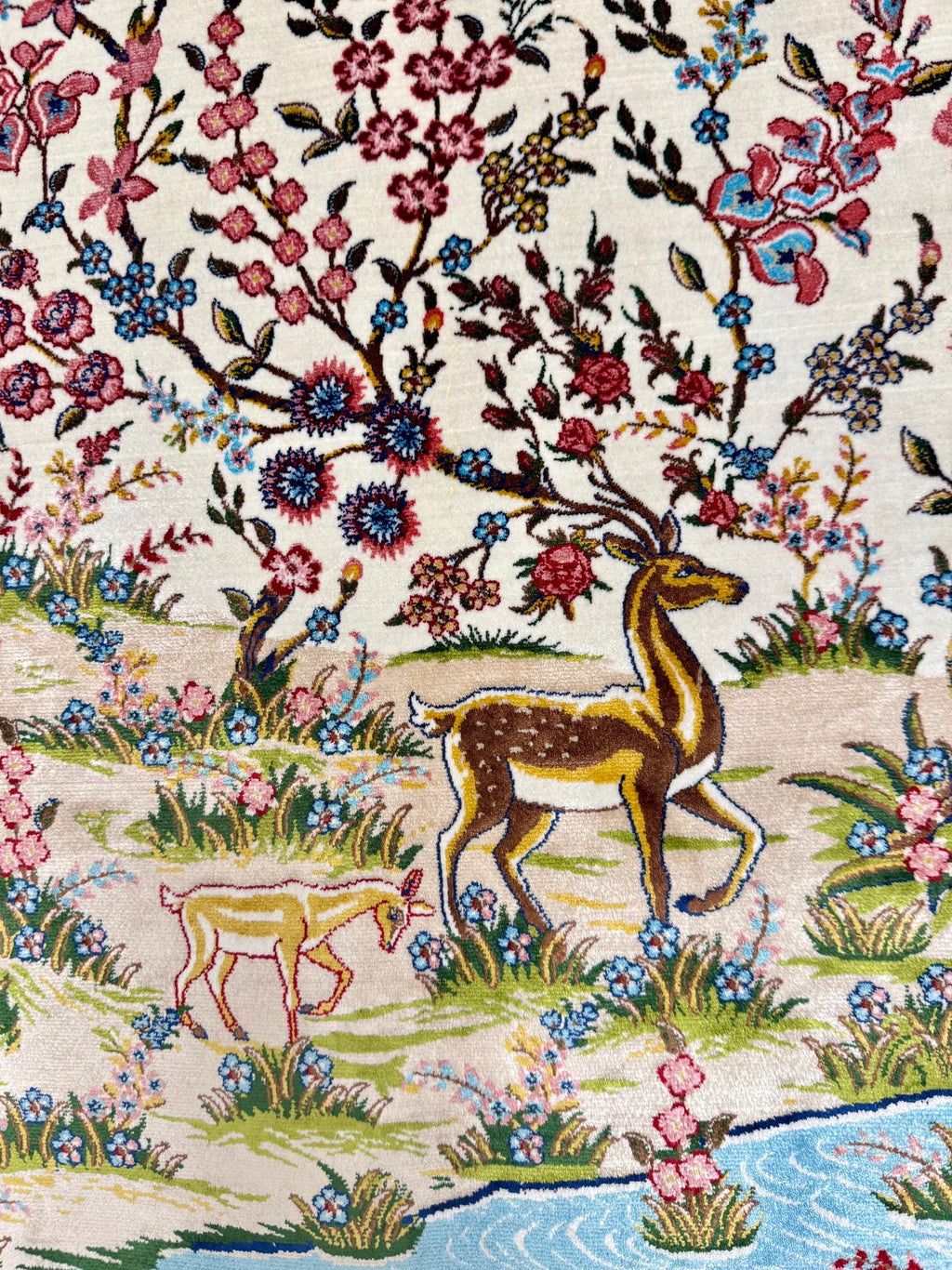 Luxury Persian Bamboo Silk Rug 120x180 cm – Robot-Woven & Hand-Knotted Edges