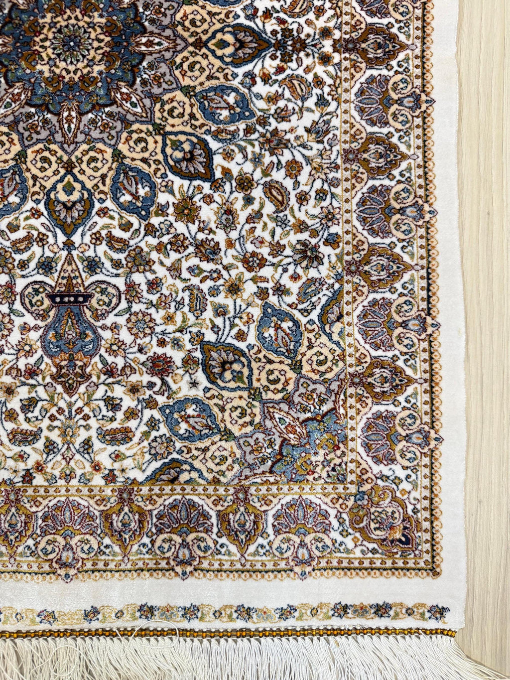 Elegant Persian Bamboo Silk Rug 60x90 cm – Robot-Woven & Hand-Knotted Edges