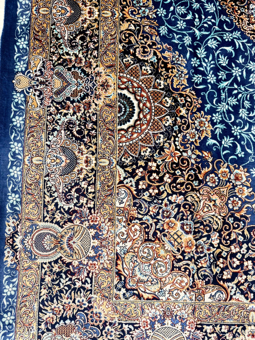 Luxury Persian Bamboo Silk Rug 120x180 cm – Robot-Woven & Hand-Knotted Edges