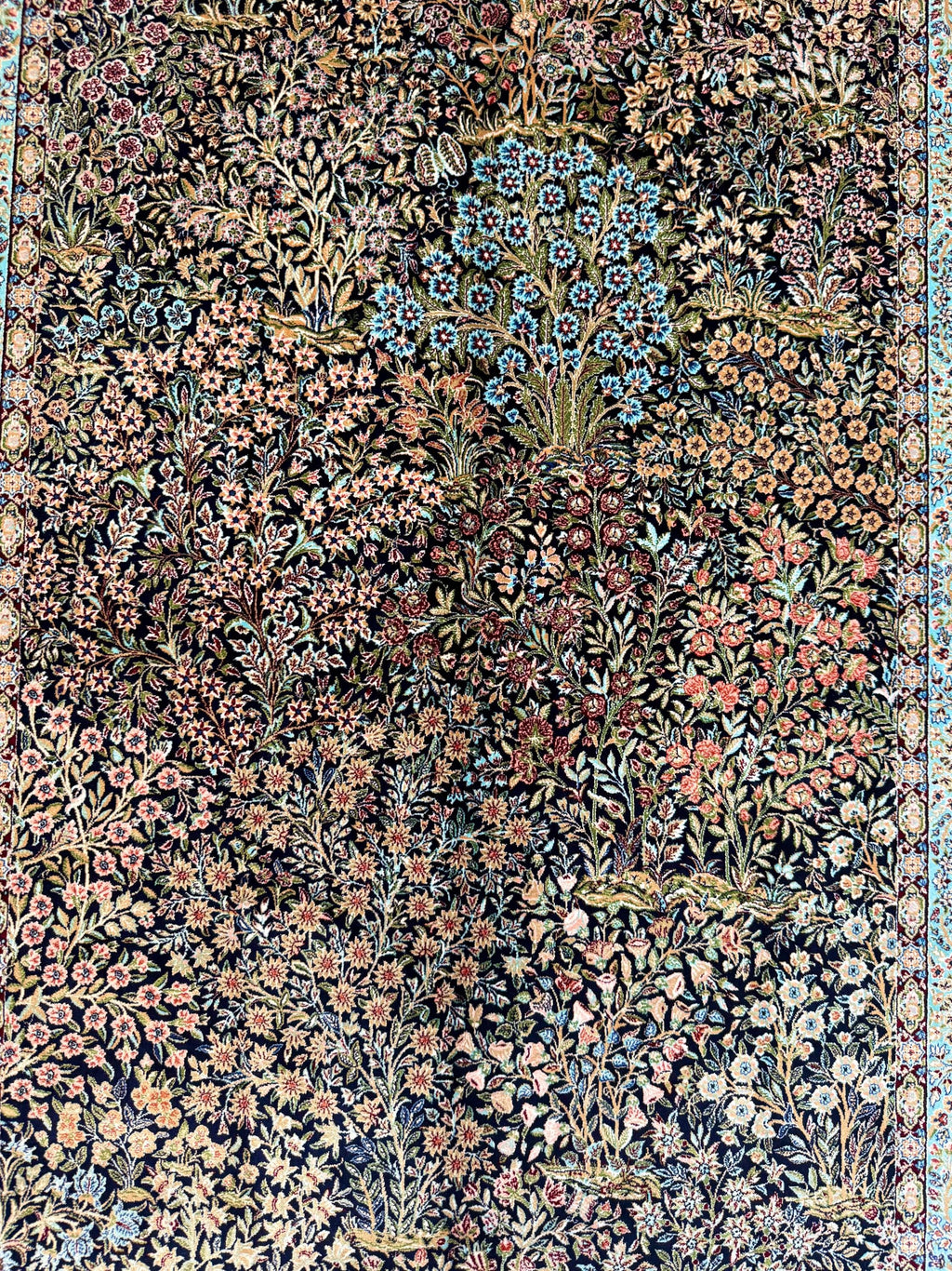 Luxury Persian Bamboo Silk Rug 100x150 cm – Robot-Woven & Hand-Knotted Edges