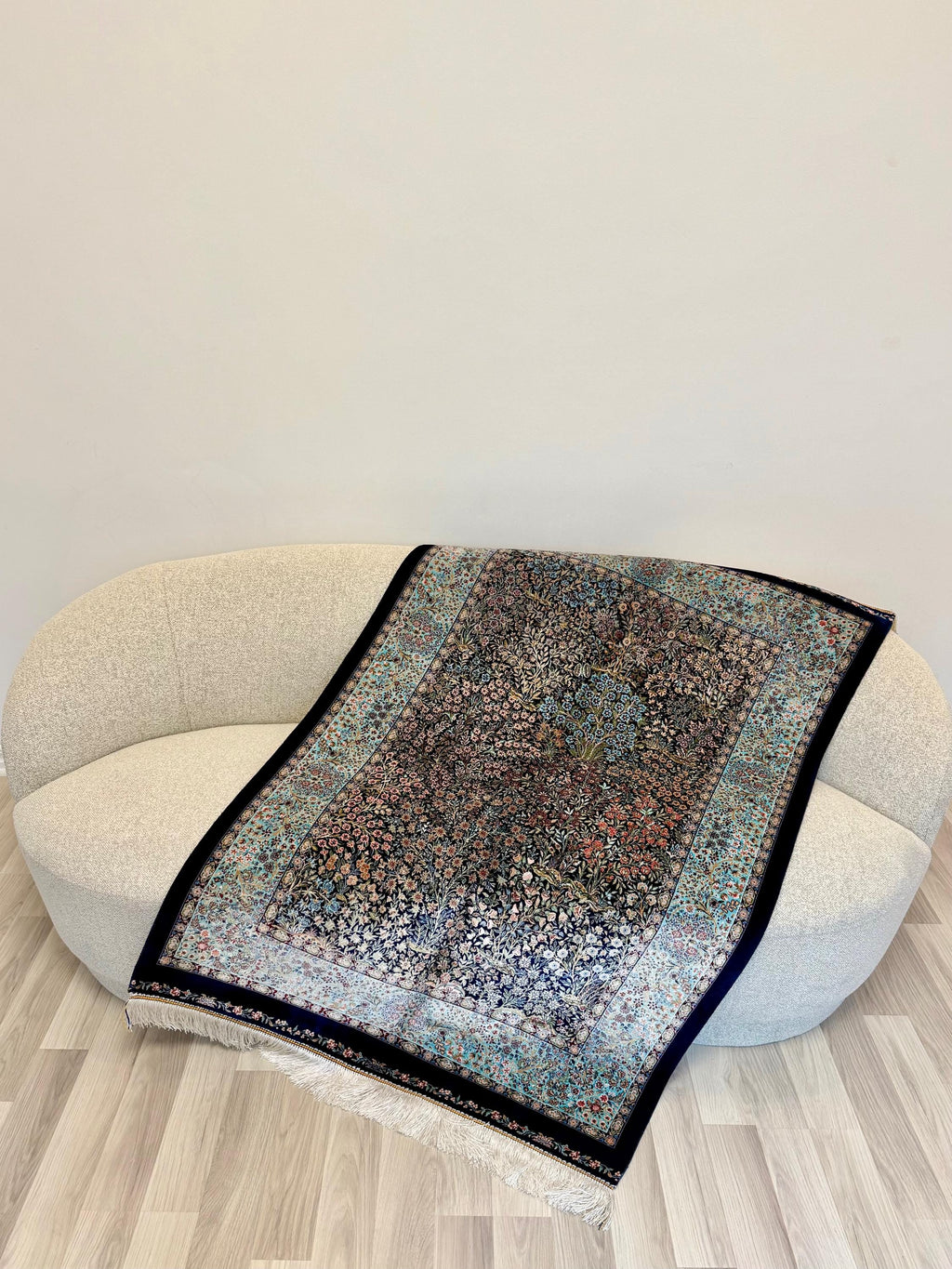 Luxury Persian Bamboo Silk Rug 100x150 cm – Robot-Woven & Hand-Knotted Edges