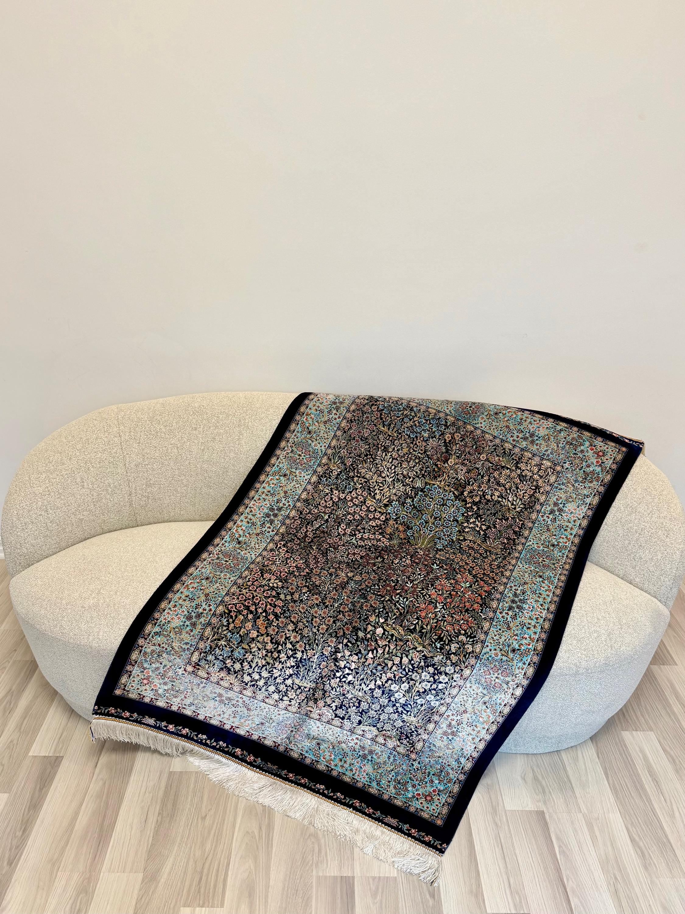 Luxury Persian Bamboo Silk Rug 100x150 cm – Robot-Woven & Hand-Knotted Edges