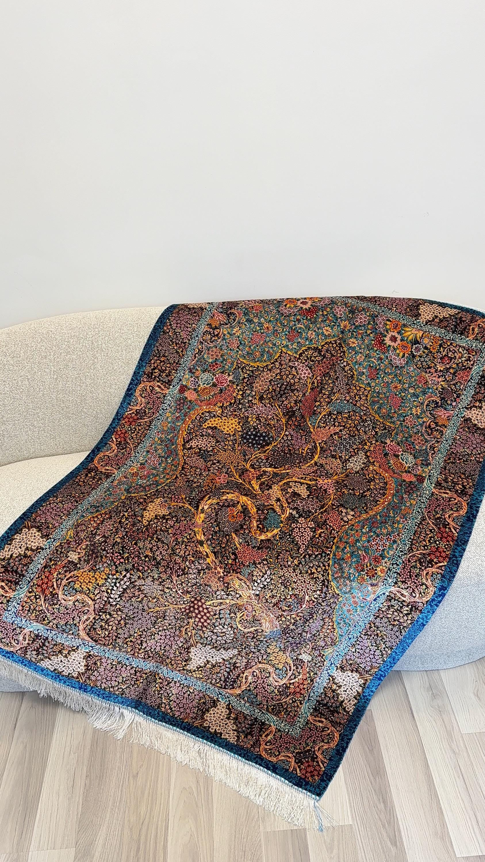 Luxury Persian Bamboo Silk Rug 100x150 cm – Robot-Woven & Hand-Knotted Edges