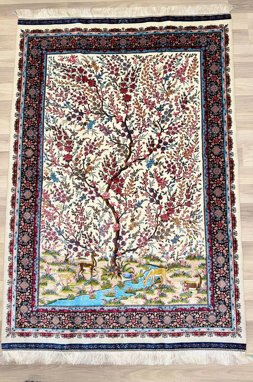 Luxury Persian Bamboo Silk Rug 120x180 cm – Robot-Woven & Hand-Knotted Edges
