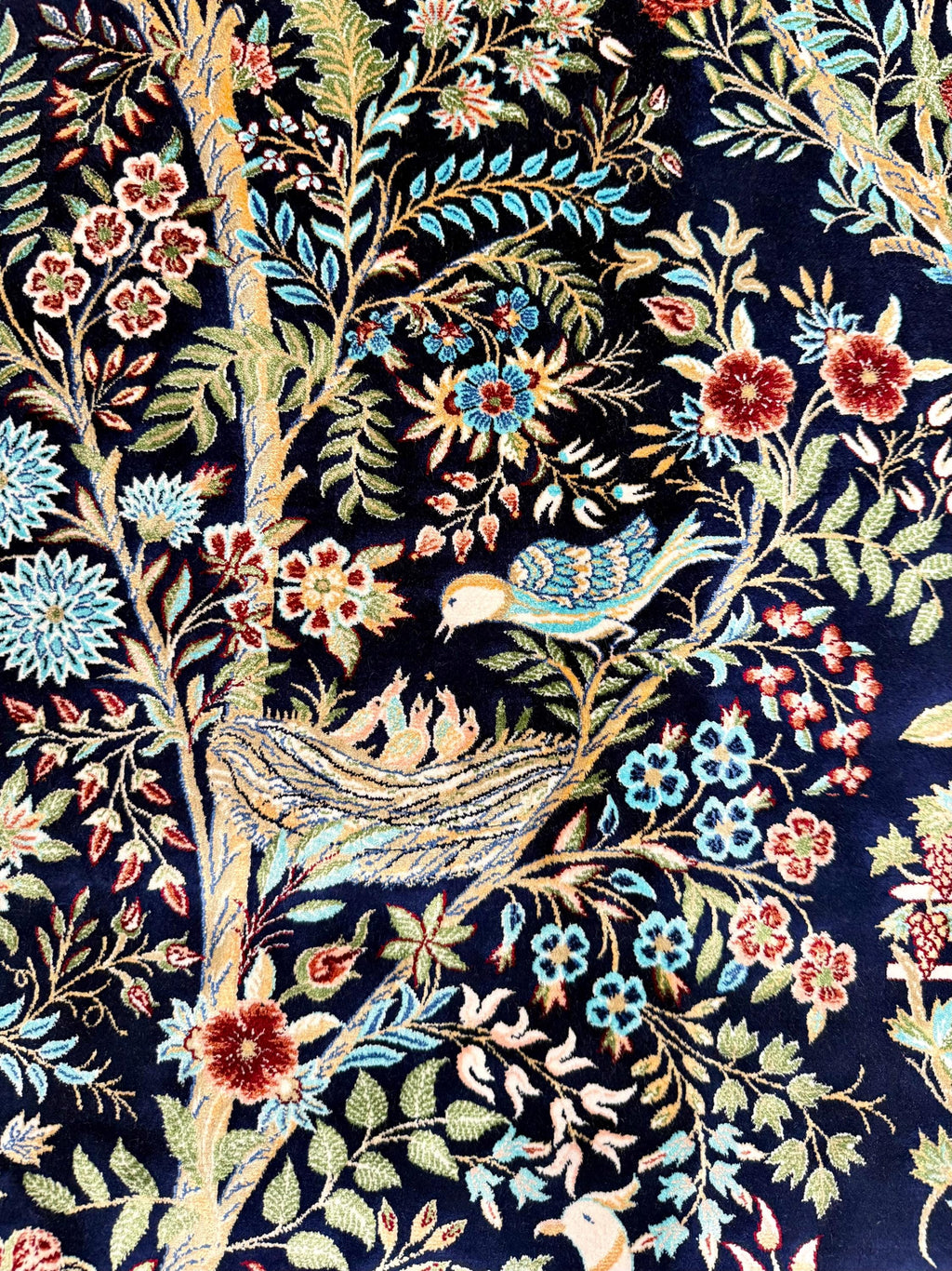 Luxury Persian Bamboo Silk Rug 120x180 cm – Robot-Woven & Hand-Knotted Edges