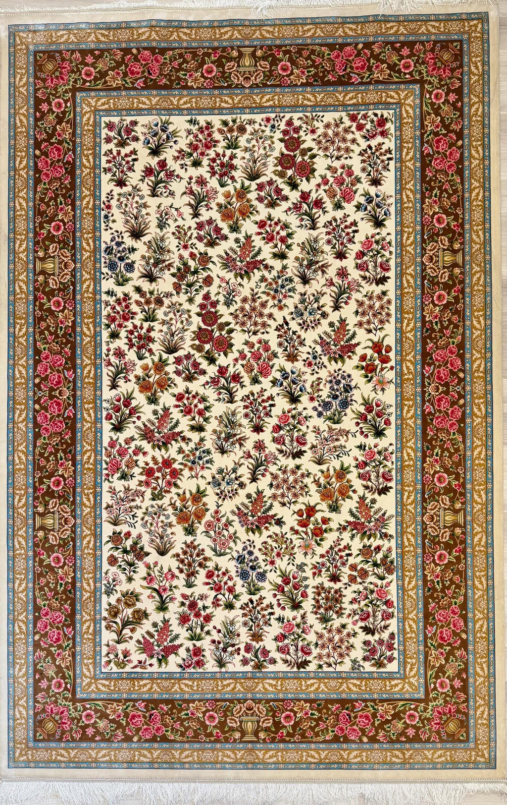 Luxury Persian Bamboo Silk Rug 150x225 cm – Robot-Woven & Hand-Knotted Edges