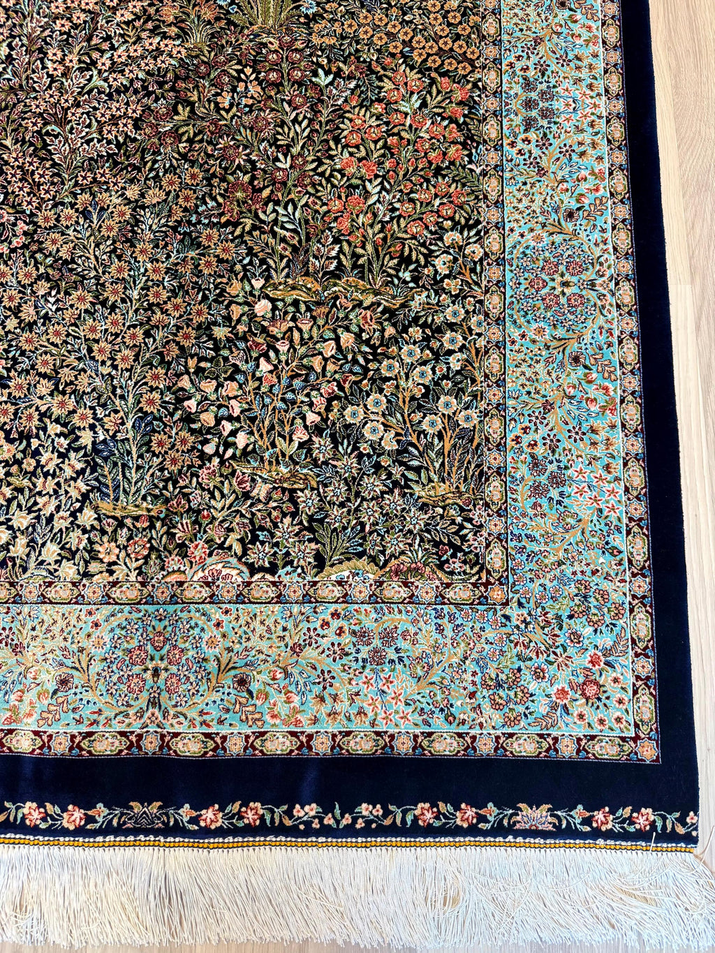 Luxury Persian Bamboo Silk Rug 100x150 cm – Robot-Woven & Hand-Knotted Edges