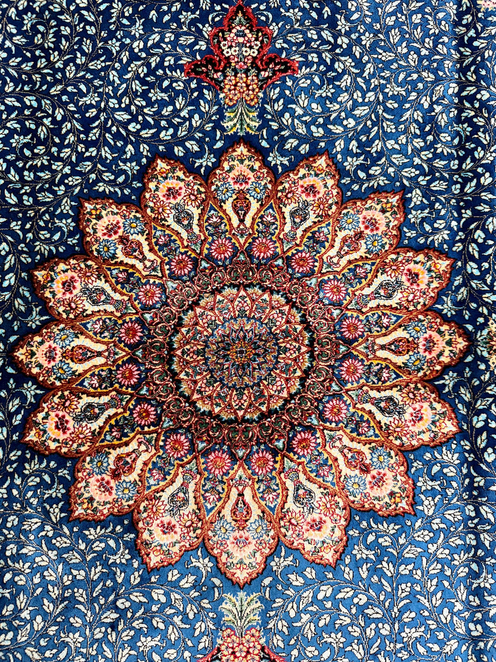 Luxury Persian Bamboo Silk Rug 120x180 cm – Robot-Woven & Hand-Knotted Edges