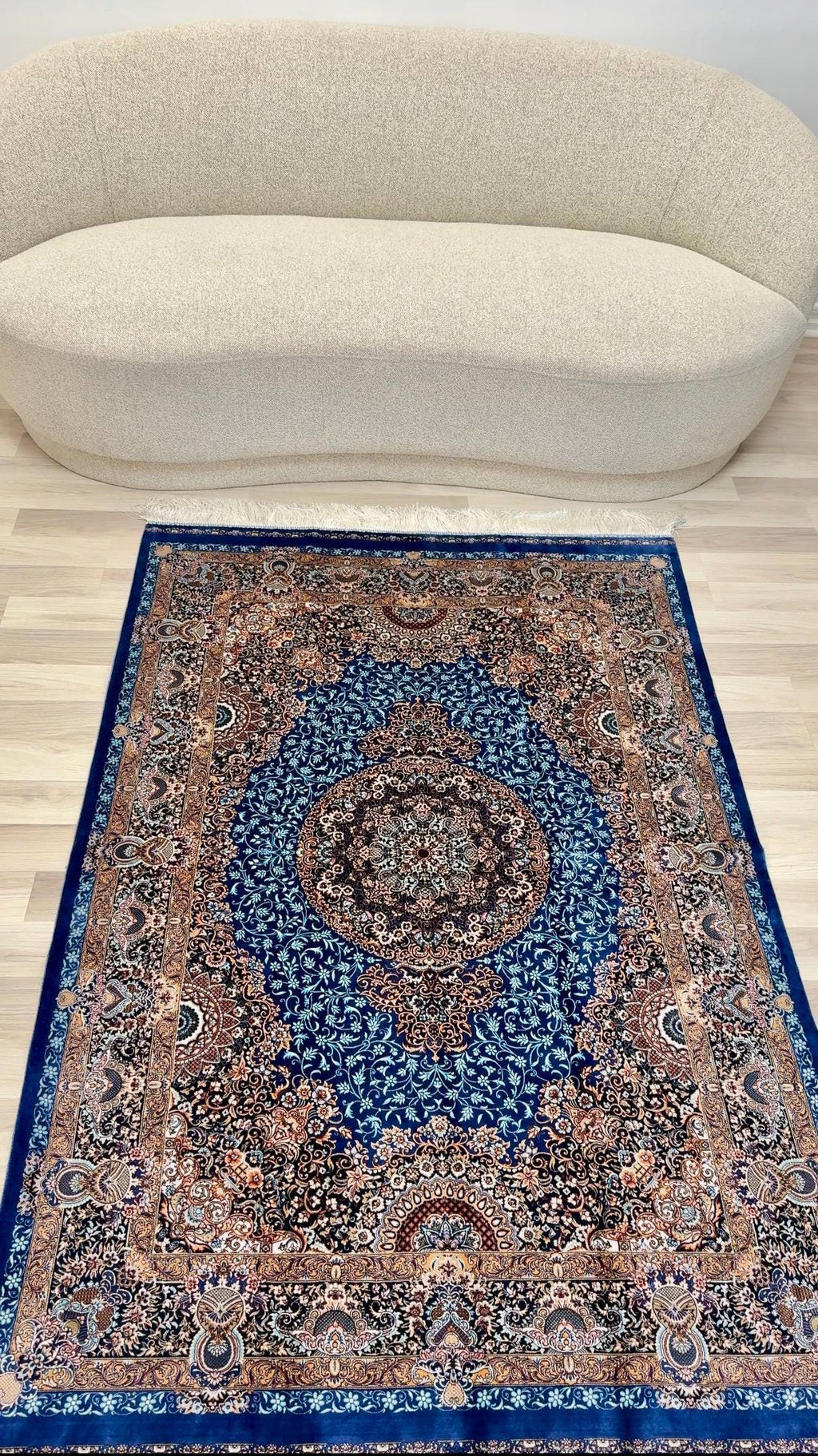 Luxury Persian Bamboo Silk Rug 120x180 cm – Robot-Woven & Hand-Knotted Edges