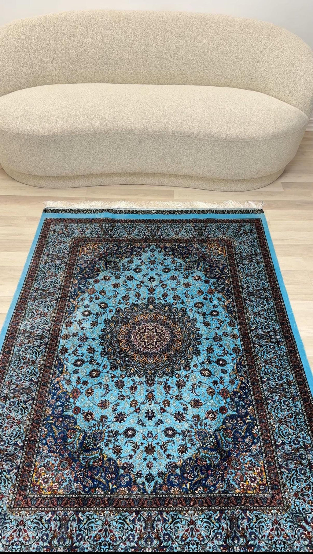 Luxury Persian Bamboo Silk Rug 120x180 cm – Robot-Woven & Hand-Knotted Edges