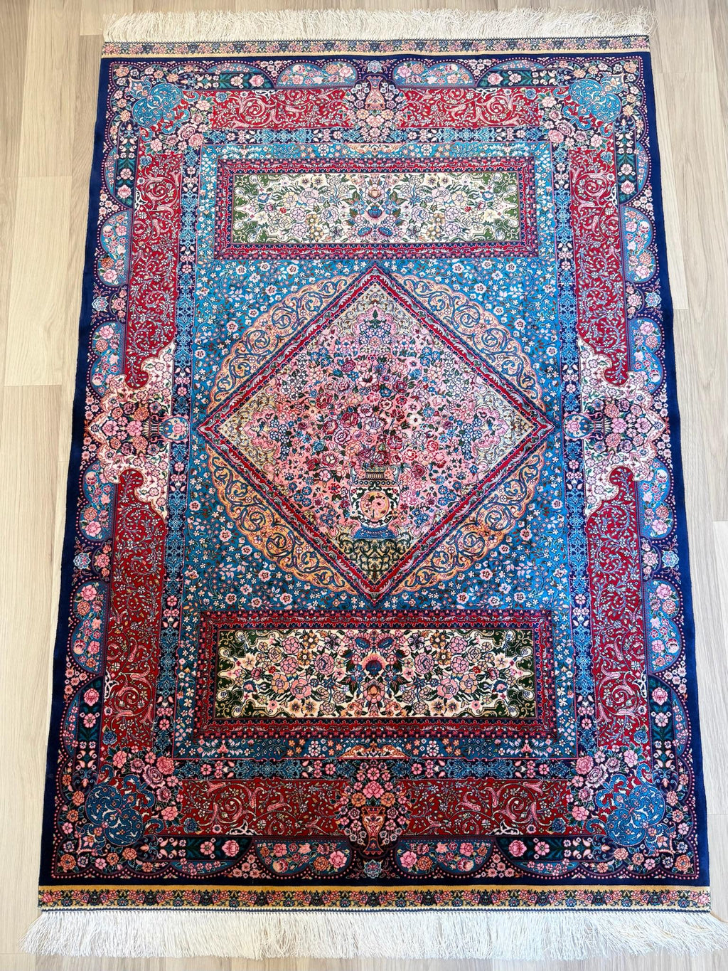 Luxury Persian Bamboo Silk Rug 100x150 cm – Robot-Woven & Hand-Knotted Edges
