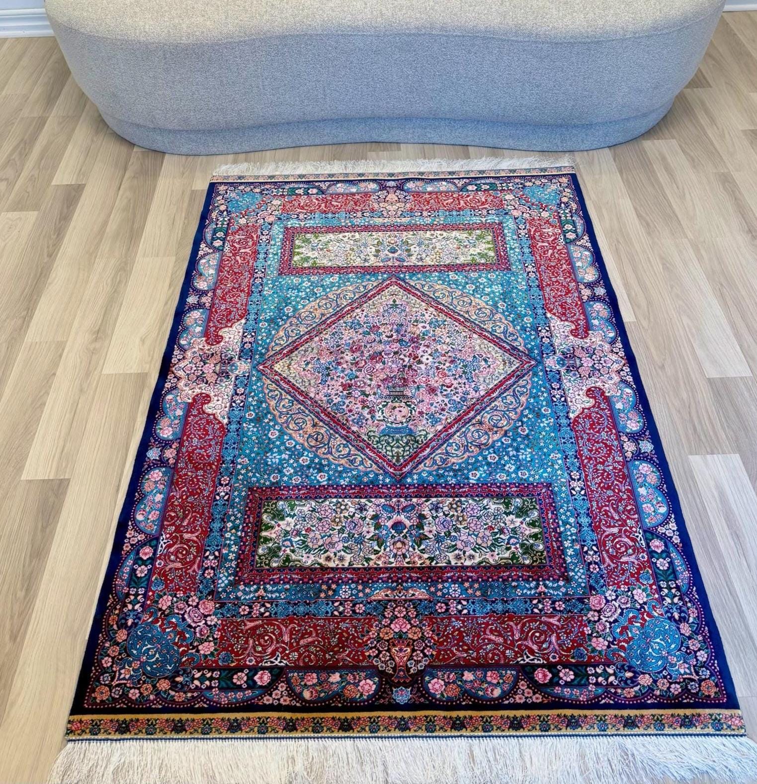 Luxury Persian Bamboo Silk Rug 100x150 cm – Robot-Woven & Hand-Knotted Edges