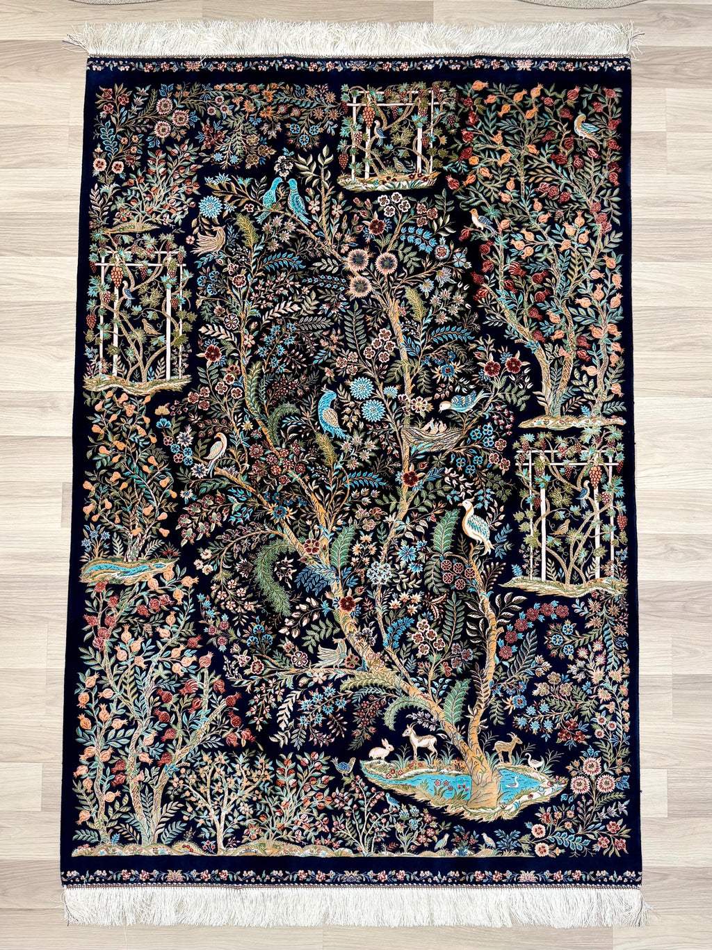 Luxury Persian Bamboo Silk Rug 120x180 cm – Robot-Woven & Hand-Knotted Edges